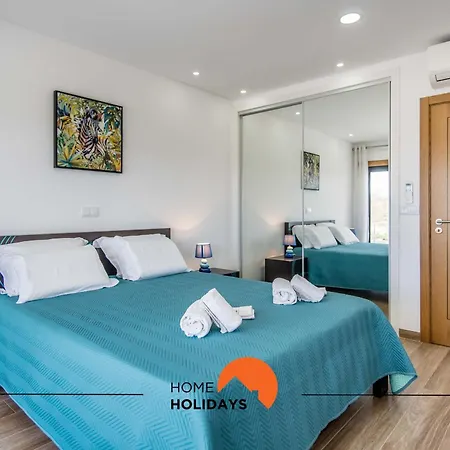 #125 By Holidays Vila