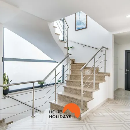 #125 By Holidays Vila *