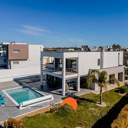 Villa #125 By Holidays *