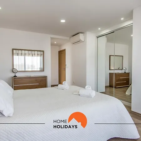 #125 By Holidays Villa Alcantarilha